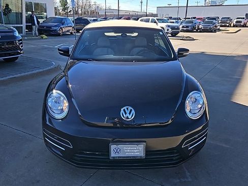 Used 2018 Volkswagen Beetle 2.0T Coast image 2