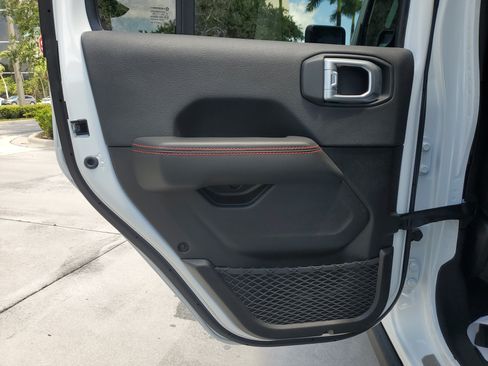 Used 2024 Jeep Wrangler Unlimited Rubicon AWD/4WD image 16