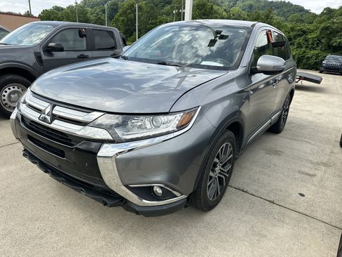 Used 2018 Mitsubishi Outlander SE AWD/4WD image 5