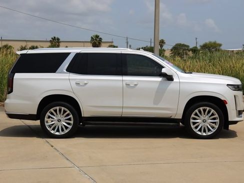 Used 2022 Cadillac Escalade Luxury RWD image 4