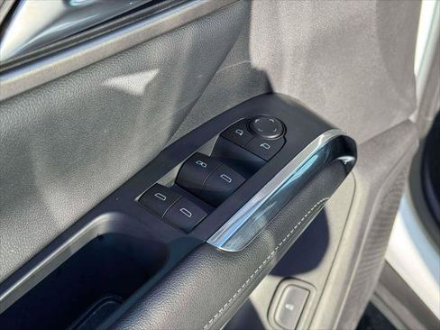 Used 2025 Chevrolet Traverse LT image 16