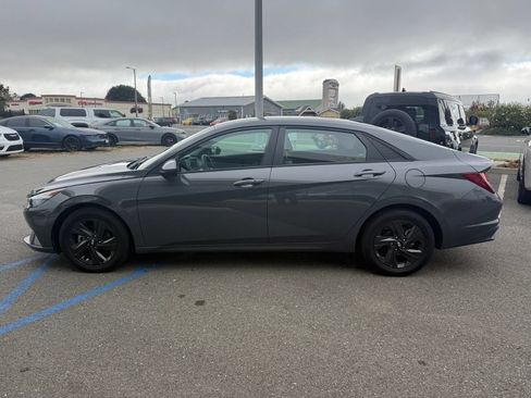 Used 2022 Hyundai Elantra SEL FWD image 5