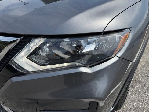 Used 2020 Nissan Rogue S FWD image 30