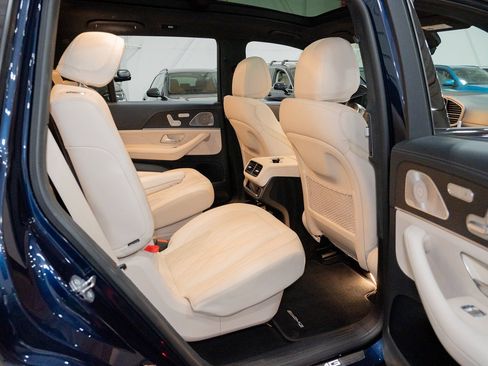 Used 2021 Mercedes-Benz GLS 63 AMG 4MATIC image 32