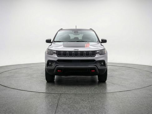 Used 2025 Jeep Compass Trailhawk image 2