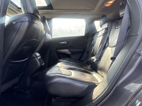 Used 2018 Jeep Cherokee Limited AWD/4WD image 19