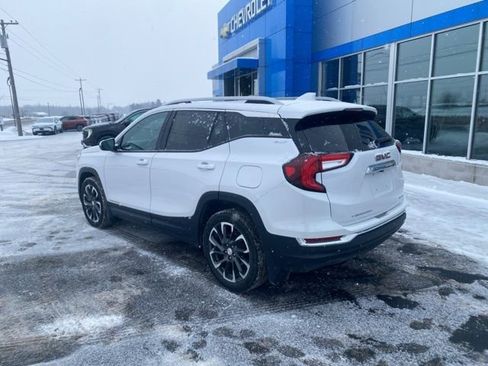 Used 2023 GMC Terrain SLT w/ Infotainment Package II image 3