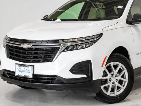 Used 2023 Chevrolet Equinox LS w/ LS Convenience Package FWD image 2
