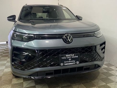 New 2026 Volkswagen Tiguan SE R-Line AWD/4WD image 2