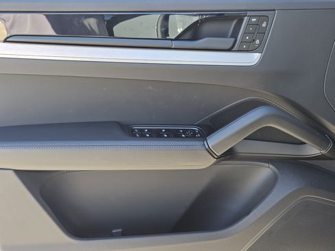Certified 2025 Porsche Cayenne S image 22