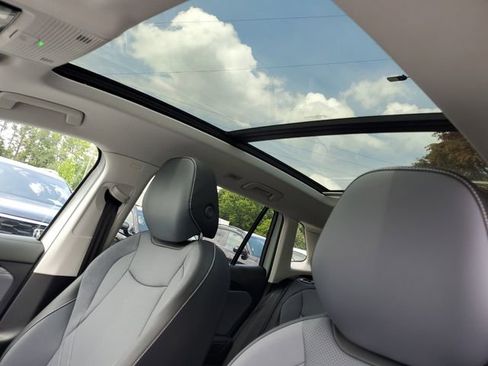 Certified 2025 Volkswagen Tiguan SE w/ Panoramic Sunroof Package AWD/4WD image 21