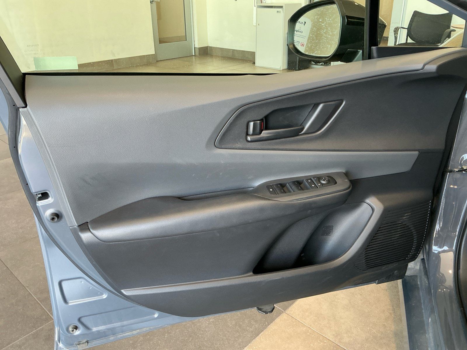 Certified 2025 Toyota Prius LE FWD image 13