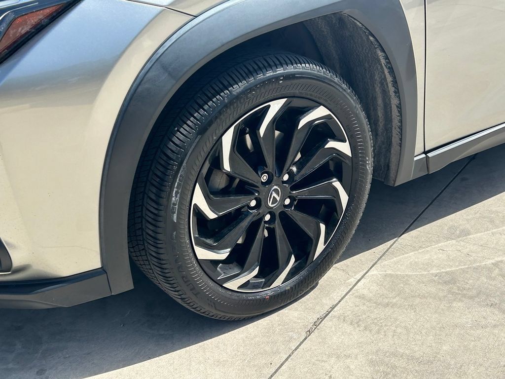 Used 2021 Lexus UX 200 w/ Premium Package FWD image 9