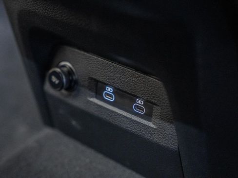 Used 2024 Audi Q8 e-tron Premium Plus image 31