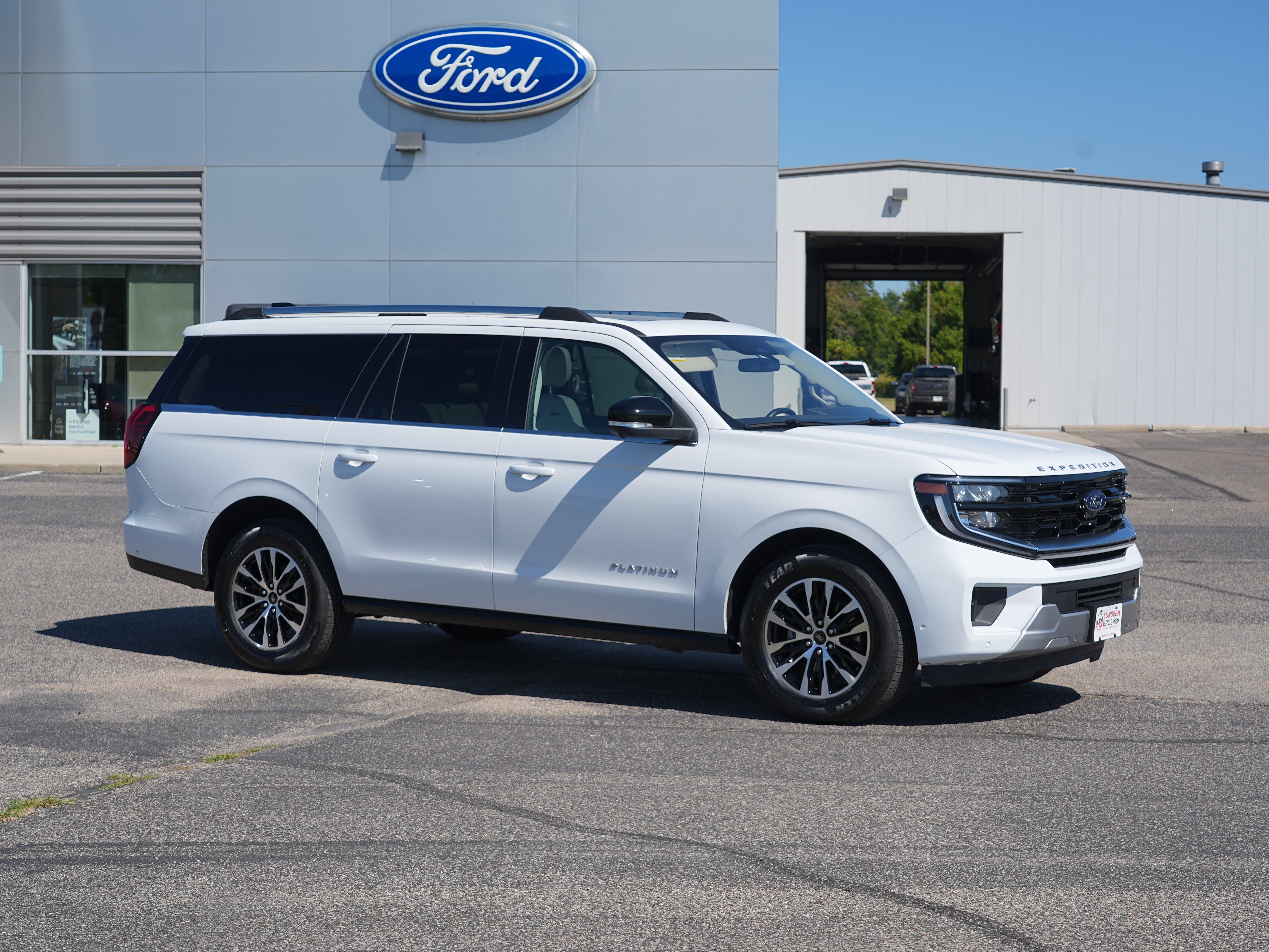 Used 2025 Ford Expedition Max Platinum AWD/4WD image 2