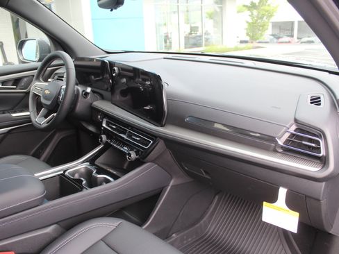New 2026 Chevrolet Traverse LT w/ Driver Confidence Package AWD/4WD image 14