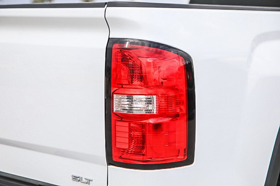 Used 2015 GMC Sierra 2500 SLT w/ SLT Preferred Package AWD/4WD image 9