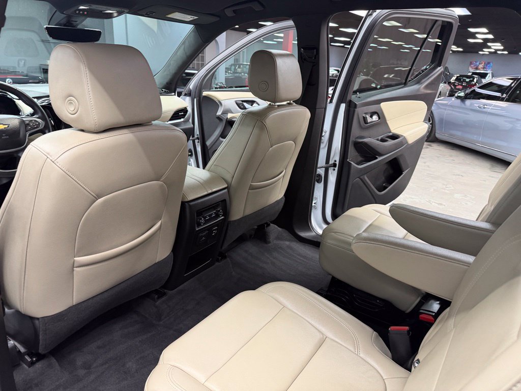 Used 2022 Chevrolet Traverse LT w/ LT Premium Package FWD image 40