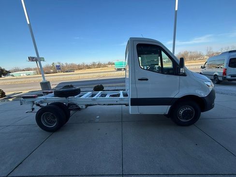 Used 2024 Mercedes-Benz Sprinter 4500 image 4