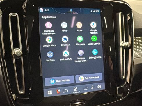 Used 2023 Volvo XC40 B5 Ultimate w/ Climate Package image 17