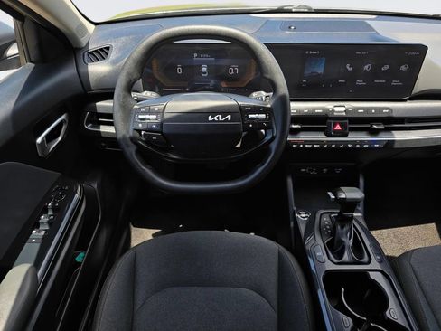 Used 2025 Kia K4 FWD image 9