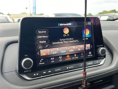 Used 2025 Nissan Rogue S FWD image 5