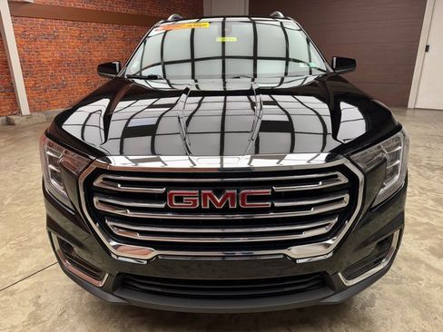 Used 2024 GMC Terrain SLT image 8