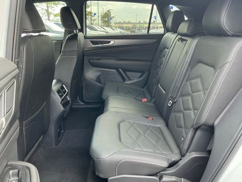 Certified 2025 Volkswagen Atlas Cross Sport SE image 16