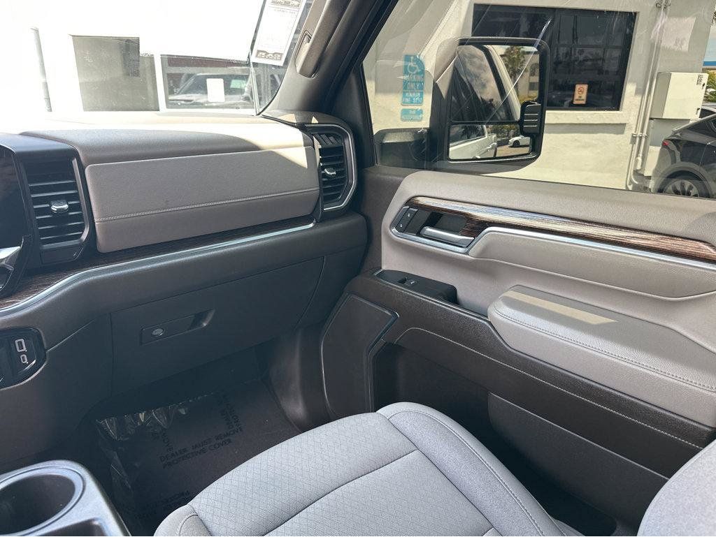 Used 2024 GMC Sierra 2500 SLE w/ SLE Value Package; AWD/4WD image 18