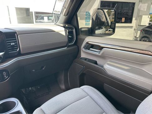 Used 2024 GMC Sierra 2500 SLE w/ SLE Value Package; AWD/4WD image 18