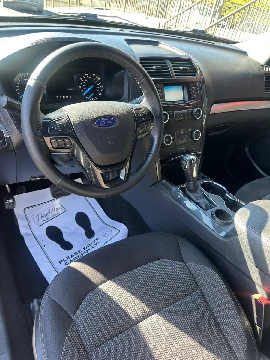 Used 2018 Ford Explorer XLT FWD image 11