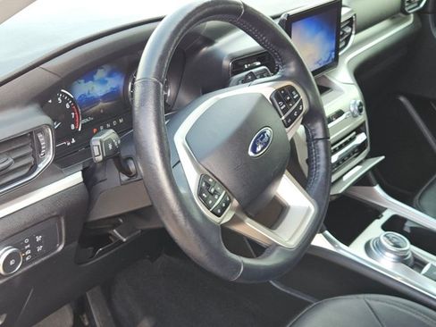 Used 2020 Ford Explorer XLT w/ Equipment Group 202A RWD image 9