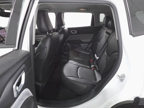 Used 2022 Jeep Compass Latitude image 22