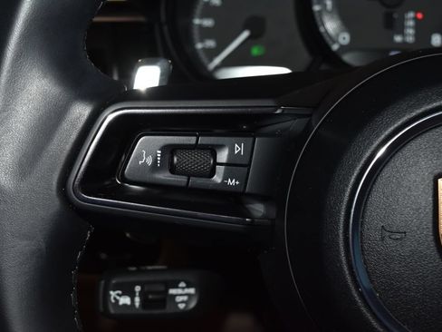Certified 2025 Porsche Macan AWD/4WD image 10