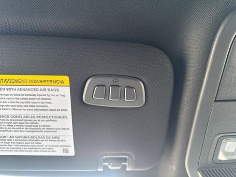 Used 2025 Ford Explorer ST-Line w/ ST-Line Street Pack image 17