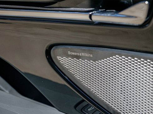 Used 2024 Aston Martin DB12 Coupe image 27