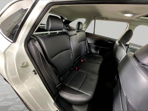 Used 2018 Subaru Outback 2.5i Limited AWD/4WD image 25