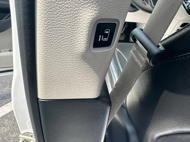 Used 2022 Chrysler Pacifica Touring-L FWD image 16