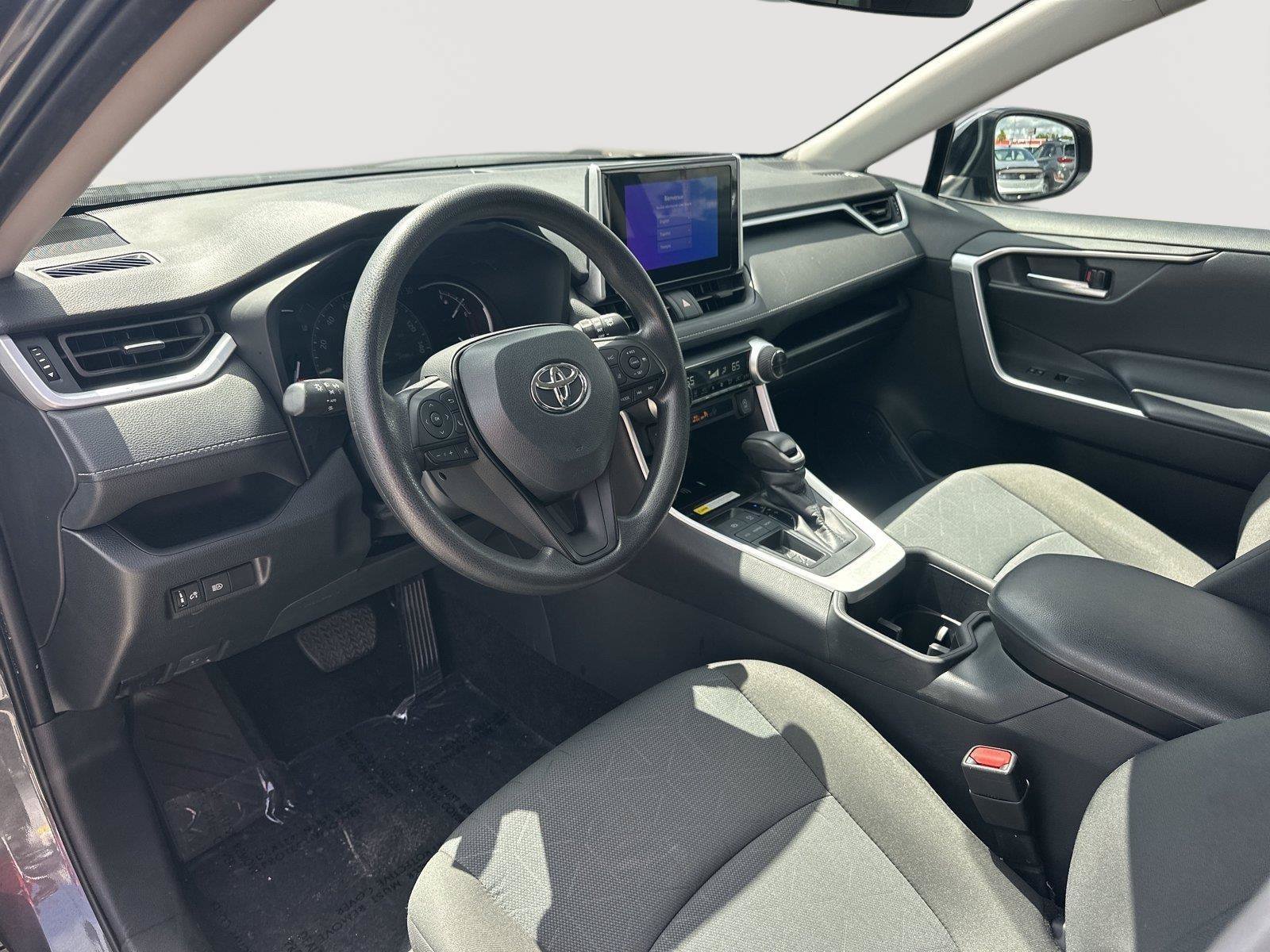 Used 2024 Toyota RAV4 XLE FWD image 9