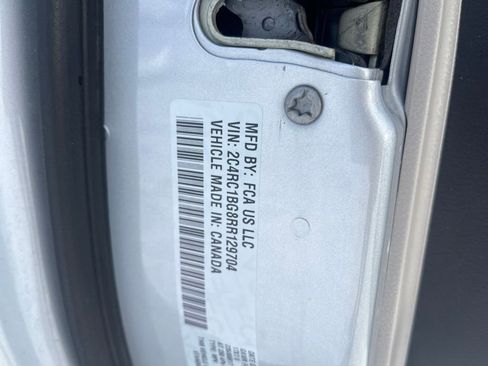 Used 2024 Chrysler Pacifica Touring-L image 41