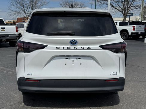 Used 2024 Toyota Sienna XLE image 16