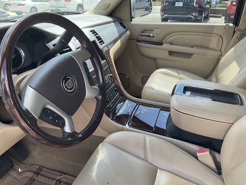 Used 2013 Cadillac Escalade EXT Premium AWD/4WD image 11