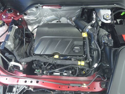 Used 2025 Chevrolet Trax RS FWD image 33
