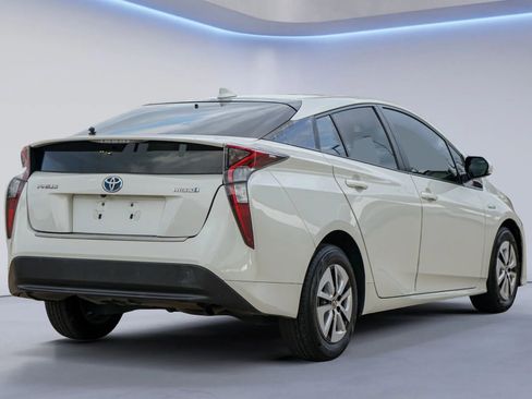 Used 2016 Toyota Prius Three image 6