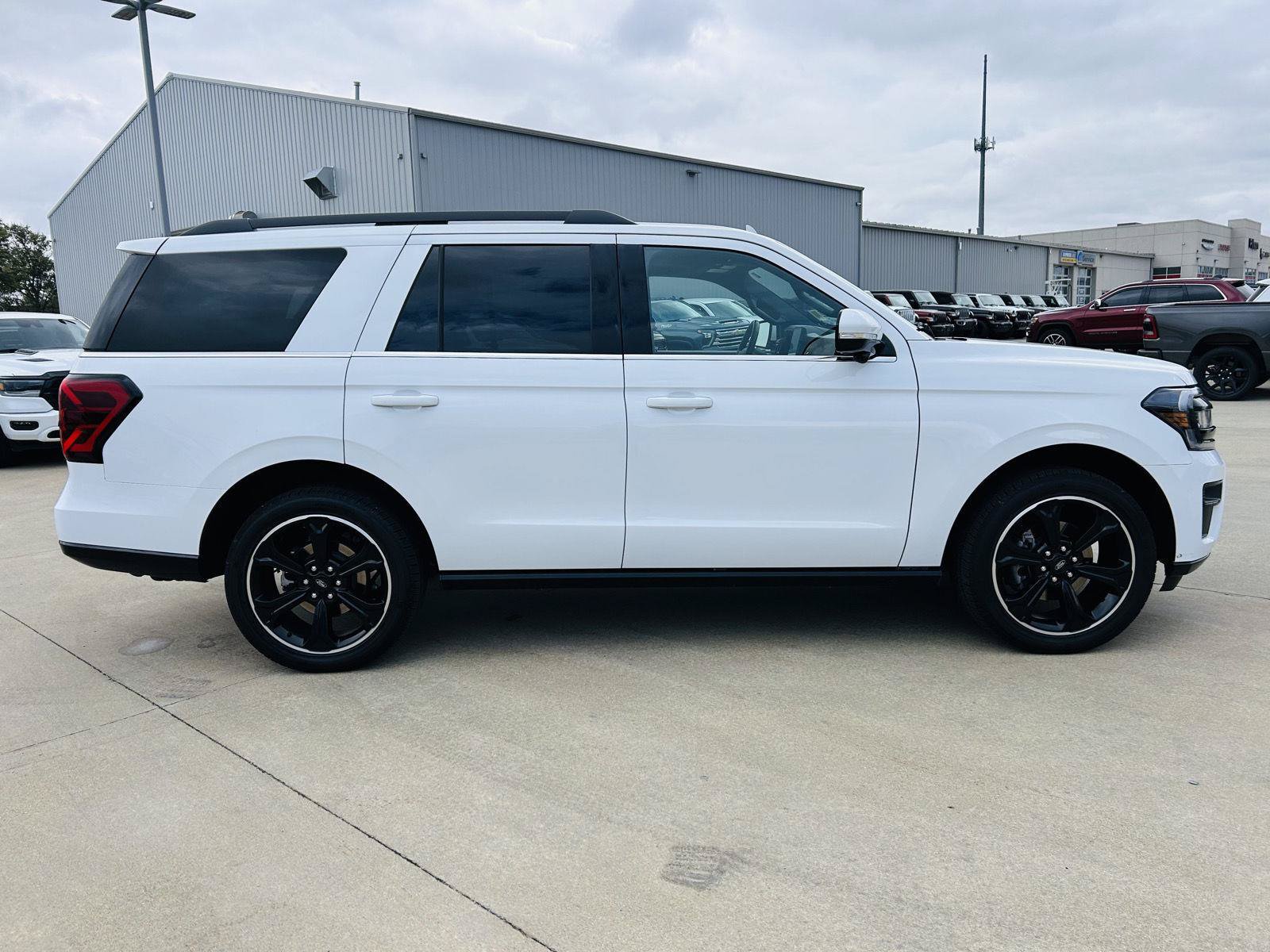 Used 2023 Ford Expedition Limited AWD/4WD image 49