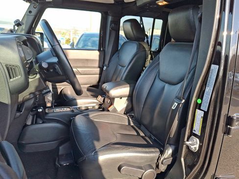 Used 2017 Jeep Wrangler Unlimited Sahara image 8