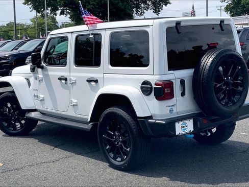 Certified 2024 Jeep Wrangler Unlimited Sahara w/ Technology Group AWD/4WD image 11