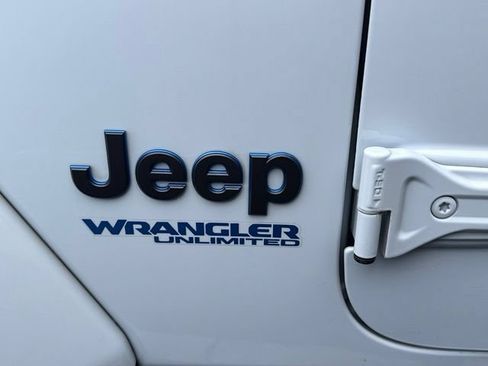 Used 2022 Jeep Wrangler Unlimited Rubicon 4xe w/ Steel Bumper Group AWD/4WD image 12