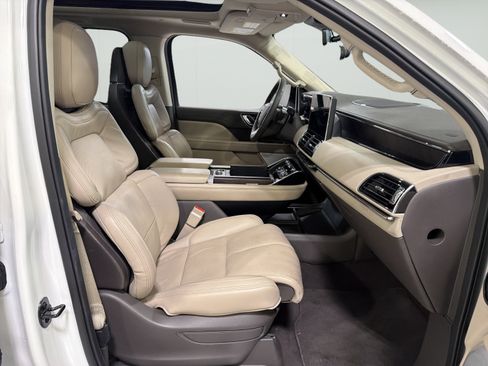Used 2023 Lincoln Navigator L Reserve AWD/4WD image 13