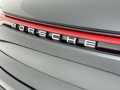 Certified 2025 Porsche Macan AWD/4WD image 36